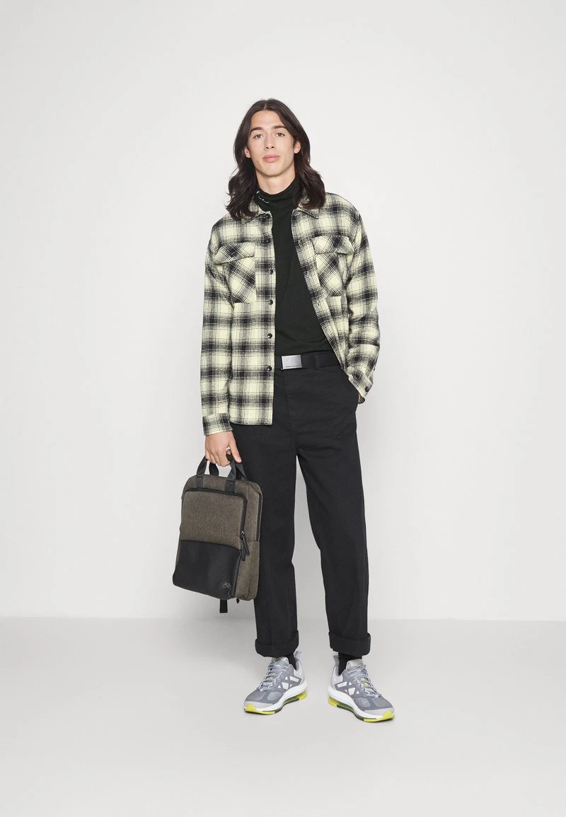 SMALL SIGNATURE TURTLE NECK - Langarmshirt - black Karl Kani SMALL SIGNATURE TURTLE NECK - Langarmshirt - Black, Herren -Outlet KARL KANI Store 000ce15910d5447ba2800d53bc827c52