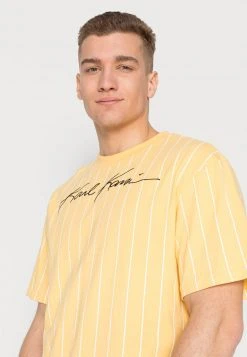 Karl Kani AUTOGRAPH PINSTRIPE TEE UNISEX - T-Shirt Print - Yellow -Outlet KARL KANI Store 00a8aea982d34d6484864d5355ac9e4d