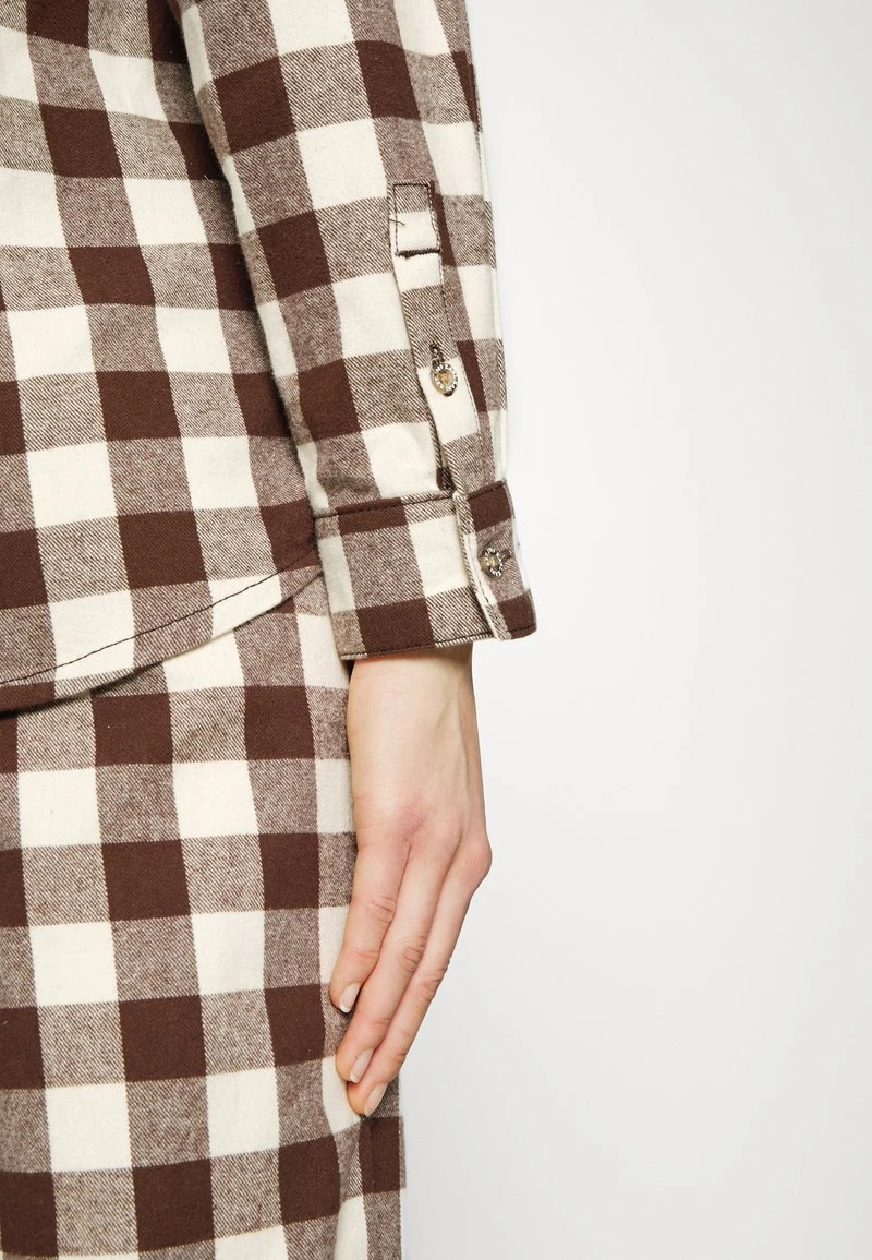 CHEST SIGNATURE FLANNEL - Hemdbluse - sand/brown Karl Kani CHEST SIGNATURE FLANNEL - Hemdbluse - Sand/brown, Damen -Outlet KARL KANI Store 043d7f3c97d54bb2a6ba355933348580