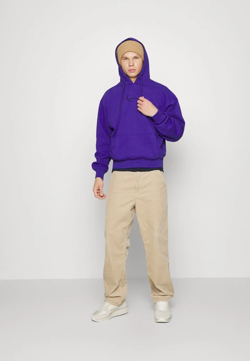 Karl Kani SMALL SIGNATURE HOODIE UNISEX - Sweatshirt - Lilac 4 Karl Kani SMALL SIGNATURE HOODIE UNISEX - Sweatshirt - Lilac – Bild 2