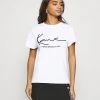 Karl Kani SIGNATURE TEE - T-Shirt Print - White, Damen 1 Karl Kani SIGNATURE TEE - T-Shirt Print - White, Damen -Outlet KARL KANI Store 06724ce7888d40418688af1cfff6c712