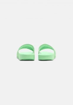 Karl Kani SIGNATURE POOL SLIDE - Pantolette Flach - Green, Damen 13 Karl Kani SIGNATURE POOL SLIDE - Pantolette Flach - Green, Damen -Outlet KARL KANI Store 07d096ea9cc9456093c35b0880651ff6