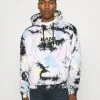 Karl Kani RETRO TIE DYE OVERSIZE HOODIE UNISEX - Sweatshirt - Multicolor 2 Karl Kani RETRO TIE DYE OVERSIZE HOODIE UNISEX - Sweatshirt - Multicolor -Outlet KARL KANI Store 0a945d548fbd4280a1ee3e071f491065