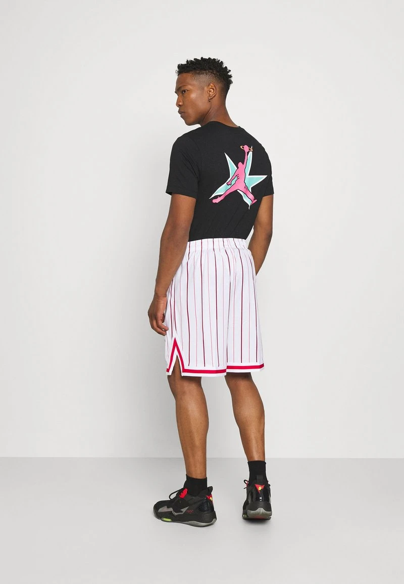 SMALL SIGNATURE PINSTRIPE - Shorts - white Karl Kani SMALL SIGNATURE PINSTRIPE - Shorts - White, Herren -Outlet KARL KANI Store 0ba09da252ac4f4090fdebebbf4f09cd