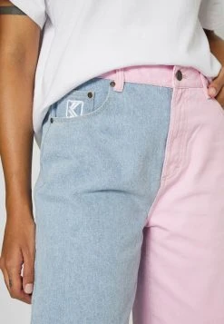 Karl Kani BLOCK WIDE LEG PANTS - Jeans Relaxed Fit - Rose/blue, Damen 20 Karl Kani BLOCK WIDE LEG PANTS - Jeans Relaxed Fit - Rose/blue, Damen -Outlet KARL KANI Store 0cbf194665f5443491c4dad7b443b903
