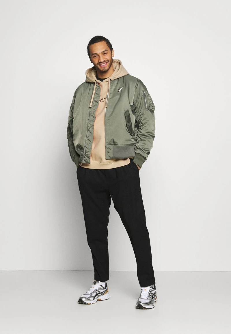 UNISEX SMALL SIGNATURE HOODY - Kapuzenpullover - sand Karl Kani UNISEX SMALL SIGNATURE HOODY - Kapuzenpullover - Sand -Outlet KARL KANI Store 10f35dc6acc1477fa4971829012b14d6