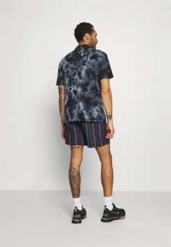 Karl Kani SMALL SIGNATURE PINSTRIPE - Shorts - Black, Herren 9 Karl Kani SMALL SIGNATURE PINSTRIPE - Shorts - Black, Herren -Outlet KARL KANI Store 11fb1ba371a54888aae2a5dacc3cd9fd