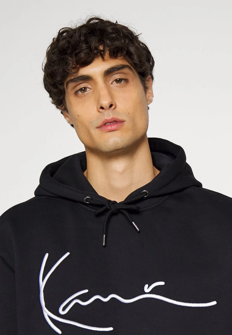 Karl Kani SIGNATURE QUILTED BLOCK HOODIE UNISEX - Kapuzenpullover - Black 6 Karl Kani SIGNATURE QUILTED BLOCK HOODIE UNISEX - Kapuzenpullover - Black – Bild 4