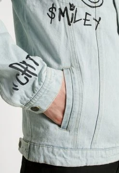 KARL KANI X SMILEY® RETRO SCRIBBLE JACKET UNISEX - Jeansjacke - Bleached Blue 15 KARL KANI X SMILEY® RETRO SCRIBBLE JACKET UNISEX - Jeansjacke - Bleached Blue -Outlet KARL KANI Store 1496bc310d21445981394019c4858288