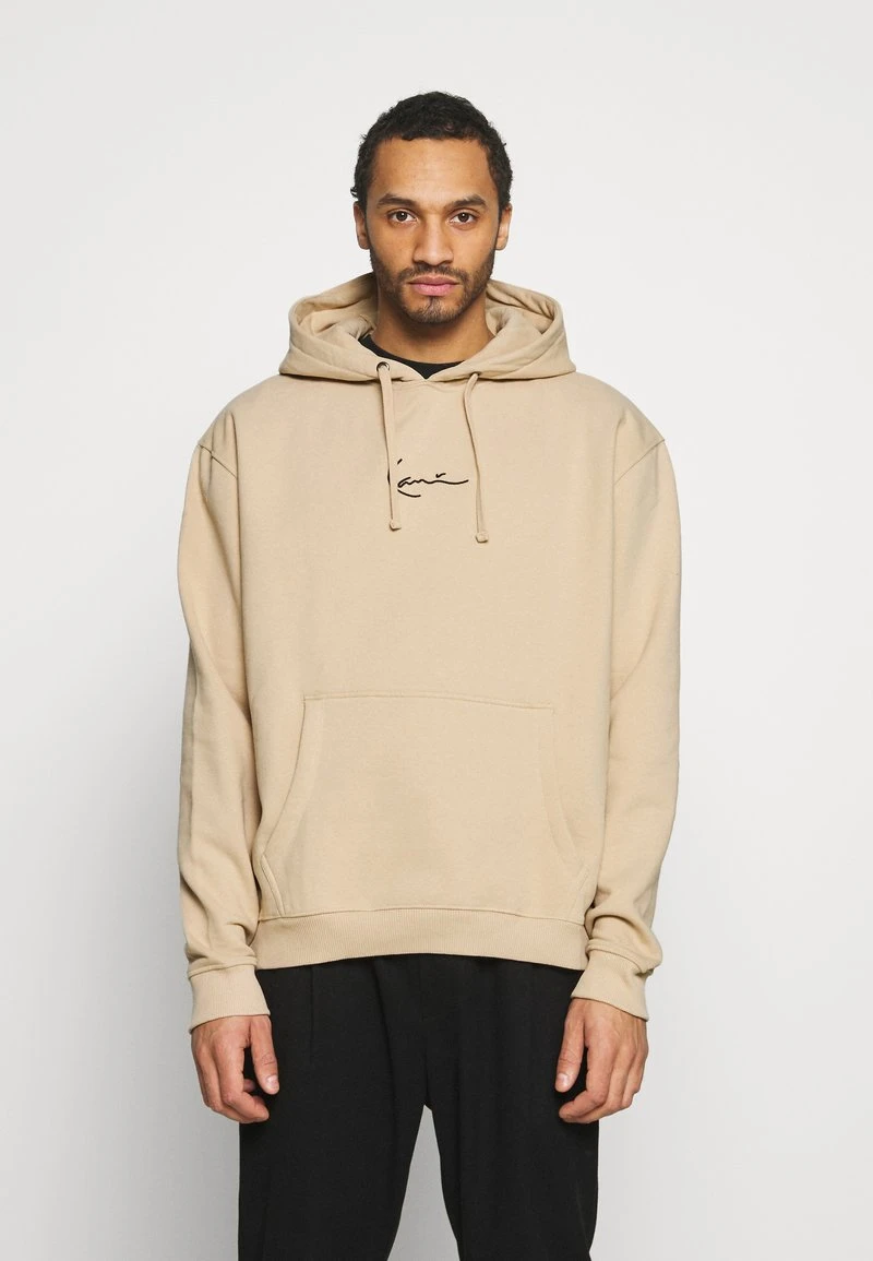 UNISEX SMALL SIGNATURE HOODY - Kapuzenpullover - sand Karl Kani UNISEX SMALL SIGNATURE HOODY - Kapuzenpullover - Sand -Outlet KARL KANI Store 14cbff63b4cd4b63bc8452a703e05ede