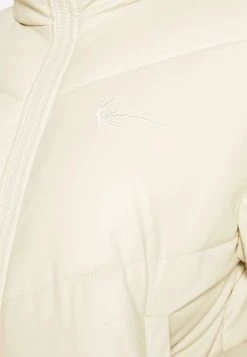 Karl Kani CHEST SIGNATURE PUFFER JACKET - Winterjacke - Light Sand, Damen 7 Karl Kani CHEST SIGNATURE PUFFER JACKET - Winterjacke - Light Sand, Damen -Outlet KARL KANI Store 157aae4f6d1445ffa271b869b9e50e29