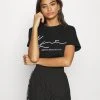 Karl Kani SIGNATURE TEE - T-Shirt Print - Black, Damen 1 Karl Kani SIGNATURE TEE - T-Shirt Print - Black, Damen -Outlet KARL KANI Store 15d1ffd79f044fd29dd1c2321c29b192