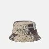 Karl Kani SIGNATURE PAISLEY BUCKET HAT UNISEX - Hut - Brown 1 Karl Kani SIGNATURE PAISLEY BUCKET HAT UNISEX - Hut - Brown -Outlet KARL KANI Store 16370881b2c546cda21b2fc63fd42a47
