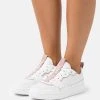 Karl Kani Sneaker Low - White/rose Cloud, Damen 2 Karl Kani Sneaker Low - White/rose Cloud, Damen -Outlet KARL KANI Store 1b2ba8b9695e46f8b982f0a6645ea70a