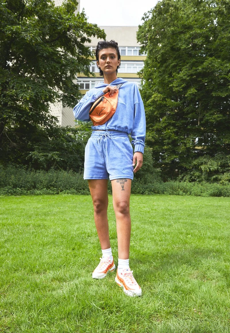 Karl Kani SIGNATURE - Shorts - Blue, Damen 4 Karl Kani SIGNATURE - Shorts - Blue, Damen – Bild 2