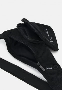Karl Kani SIGNATURE CROSSBODY BAG UNISEX - Gürteltasche - Black 8 Karl Kani SIGNATURE CROSSBODY BAG UNISEX - Gürteltasche - Black -Outlet KARL KANI Store 1e2e5884869740b297f9c2809dce65c5
