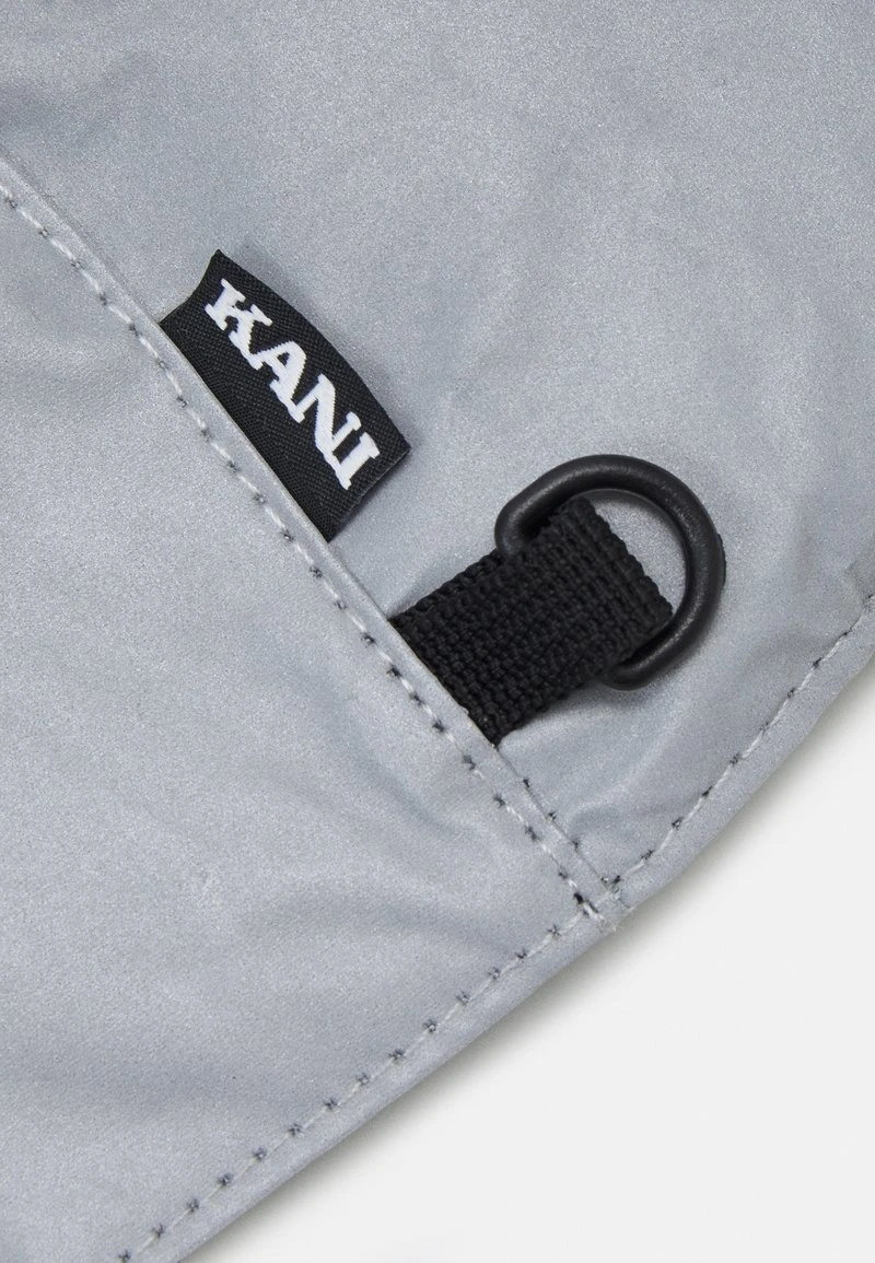 SIGNATURE REFLECTIVE CROSSBODY BAG - Umhängetasche - silver Karl Kani SIGNATURE REFLECTIVE CROSSBODY BAG - Umhängetasche - Silver, Unisex -Outlet KARL KANI Store 1e6b52c759ae4d5db48b90f5040a60ea
