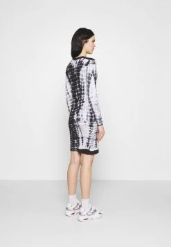 Karl Kani Jerseykleid - White, Damen 12 Karl Kani Jerseykleid - White, Damen -Outlet KARL KANI Store 1f275451760c4c819685cb2324a55306