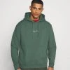Karl Kani UNISEX SMALL SIGNATURE HOODY - Kapuzenpullover - Darkgreen -Outlet KARL KANI Store 1f2c7f5fe1ad4a10a284b6d99b35cf83