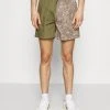 Karl Kani SMALL SIGNATURE - Shorts - Sand, Herren -Outlet KARL KANI Store 2091df92c12f4c33bb668e3b70066c42