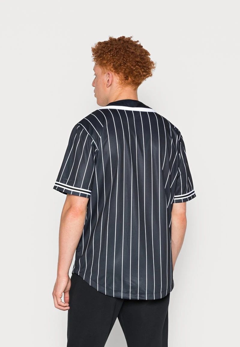 SERIF BASEBALL UNISEX - Strickjacke - black Karl Kani SERIF BASEBALL UNISEX - Strickjacke - Black -Outlet KARL KANI Store 20cc0e06e2ce44cd8c7fc1bff32e6aa5