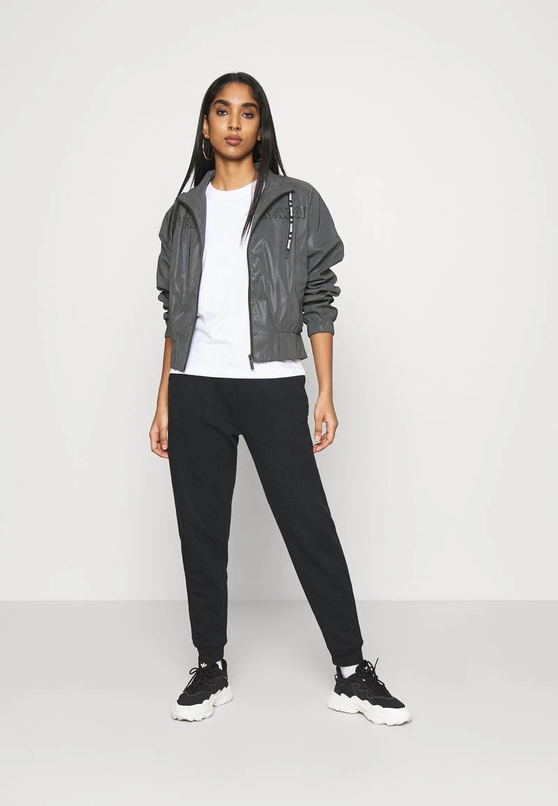 RETRO REFLECTIVE TRACKJACKET - Leichte Jacke - black Karl Kani RETRO REFLECTIVE TRACKJACKET - Leichte Jacke - Black, Damen -Outlet KARL KANI Store 215e33c49fb54f06b2073730f38f173e