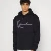 Karl Kani SIGNATURE QUILTED BLOCK HOODIE UNISEX - Kapuzenpullover - Black 2 Karl Kani SIGNATURE QUILTED BLOCK HOODIE UNISEX - Kapuzenpullover - Black -Outlet KARL KANI Store 21bc9275fcc949fba6df2ade12cab2bb