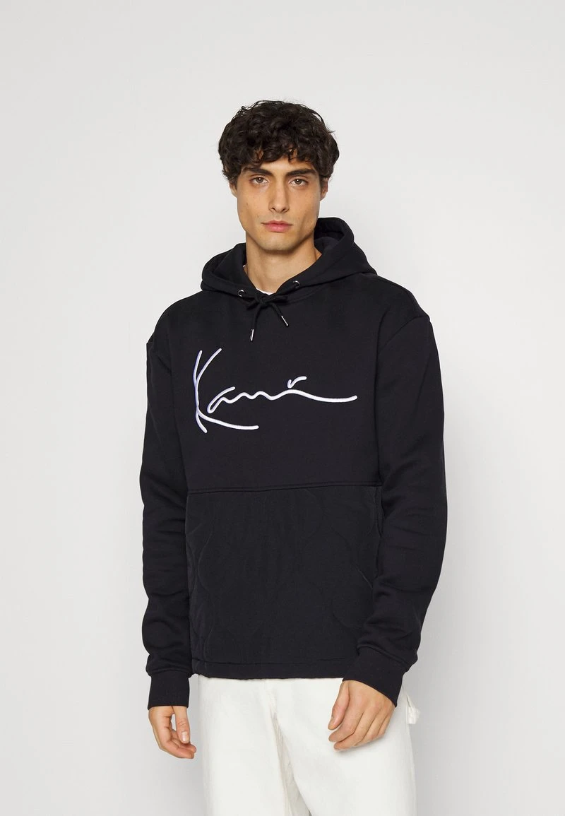 Karl Kani SIGNATURE QUILTED BLOCK HOODIE UNISEX - Kapuzenpullover - Black 3 Karl Kani SIGNATURE QUILTED BLOCK HOODIE UNISEX - Kapuzenpullover - Black