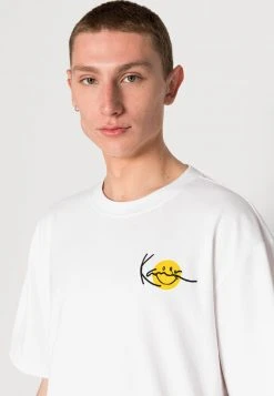 Karl Kani UNISEX CHEST SIGNATURE PRINT TEE - T-Shirt Print - White 6 Karl Kani UNISEX CHEST SIGNATURE PRINT TEE - T-Shirt Print - White -Outlet KARL KANI Store 21d0917dfdc84063abfbd5d0e7d596ab