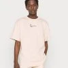 Karl Kani SIGNATURE TEE UNISEX - T-Shirt Basic - Taupe -Outlet KARL KANI Store 242594eed3d94828ba47da02d7c6613e
