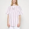 Karl Kani SMALL SIGNATURE PINSTRIPE TEE - T-Shirt Print - White, Herren 2 Karl Kani SMALL SIGNATURE PINSTRIPE TEE - T-Shirt Print - White, Herren -Outlet KARL KANI Store 2431e5208a89466c96c6a75d224ecd1f