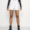 Karl Kani SIGNATURE - Shorts - White, Damen -Outlet KARL KANI Store 24f943b4185d42529f9fab444226b9af