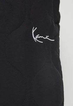 Karl Kani SMALL SIGNATURE QUILTED PANTS UNISEX - Stoffhose - Black 13 Karl Kani SMALL SIGNATURE QUILTED PANTS UNISEX - Stoffhose - Black -Outlet KARL KANI Store 25d51c6ddbce48adad7e3915ba7d1d7b