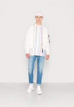 Karl Kani SMALL SIGNATURE TEE UNISEX - T-Shirt Print - Light Orange 8 Karl Kani SMALL SIGNATURE TEE UNISEX - T-Shirt Print - Light Orange -Outlet KARL KANI Store 25e5b78a3c084dc8a28eeadb77501ce6