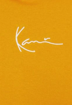 Karl Kani SMALL SIGNATURE ESSENTIAL HOODIE UNISEX - Sweatshirt - Dark Yellow 7 Karl Kani SMALL SIGNATURE ESSENTIAL HOODIE UNISEX - Sweatshirt - Dark Yellow -Outlet KARL KANI Store 29439d2bb6bf473c9d36e612cfaad1c6