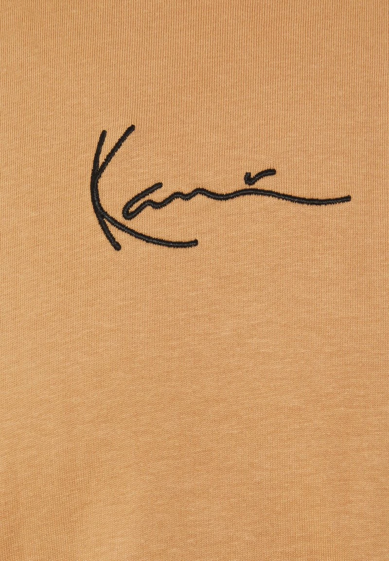 SMALL SIGNATURE TEE UNISEX - T-Shirt print - beige Karl Kani SMALL SIGNATURE TEE UNISEX - T-Shirt Print - Beige -Outlet KARL KANI Store 2a0346ed7ecd476ea5dfd73601879be7