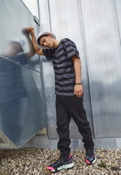 Karl Kani UNISEX SMALL SIGNATURE SPLIT STRIPE TEE - T-Shirt Print - Dark Grey