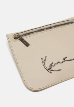 Karl Kani SIGNATURE MULTIPOCKET UNISEX - Gürteltasche - Cream 6 Karl Kani SIGNATURE MULTIPOCKET UNISEX - Gürteltasche - Cream -Outlet KARL KANI Store 2be41c1361664619b49f8320e576ba59