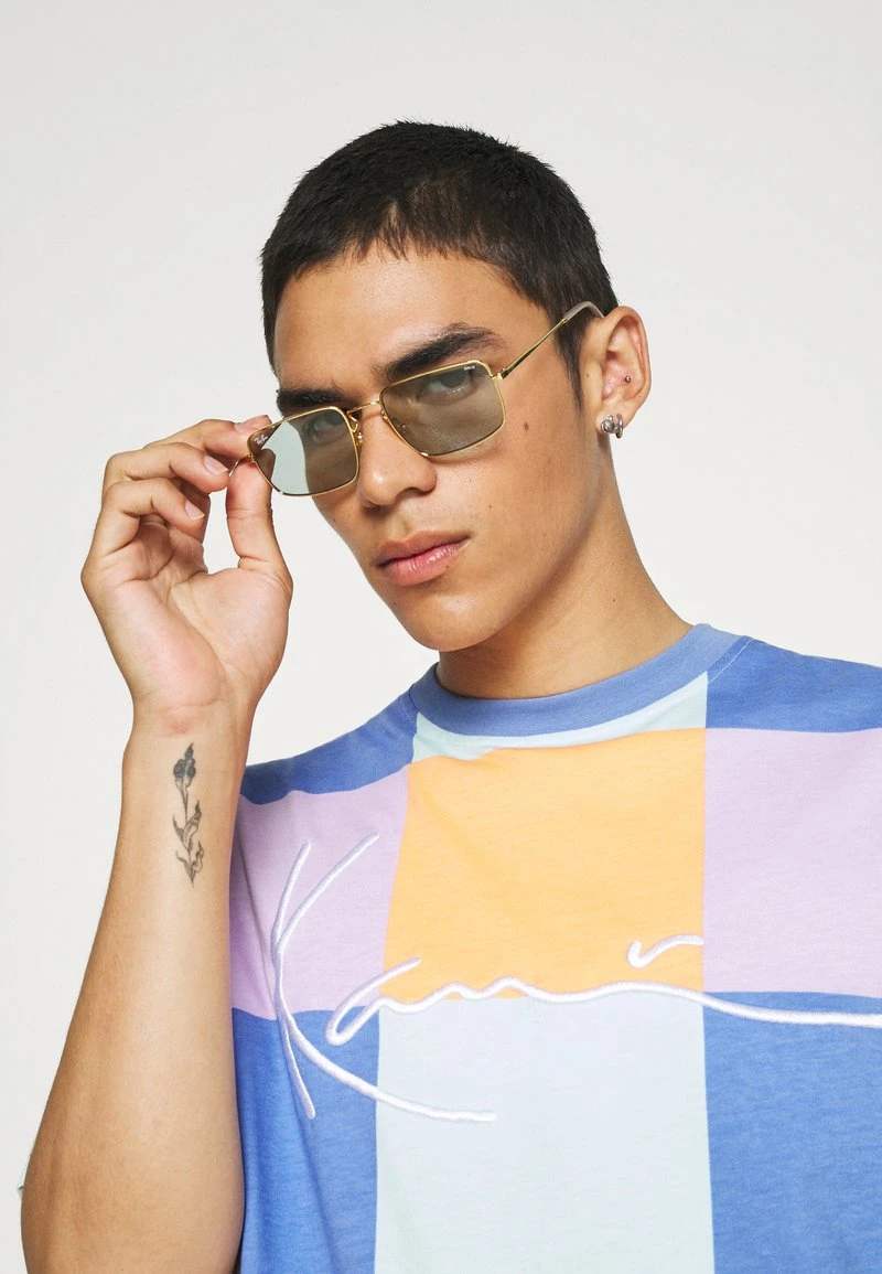 SIGNATURE BLOCK TEE UNISEX - T-Shirt print - blue Karl Kani SIGNATURE BLOCK TEE UNISEX - T-Shirt Print - Blue -Outlet KARL KANI Store 2bfd62dc67374b978901773ad18008b4