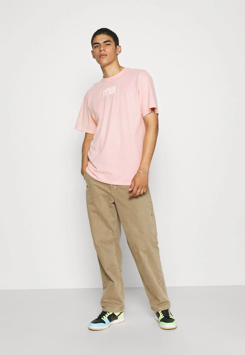 Karl Kani SMALL SIGNATURE BOX WASHED TEE UNISEX - T-Shirt Print - Rose 4 Karl Kani SMALL SIGNATURE BOX WASHED TEE UNISEX - T-Shirt Print - Rose – Bild 2