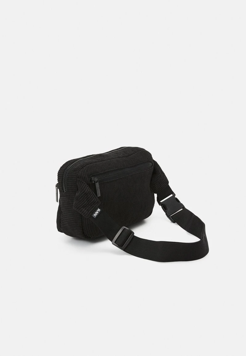 RETRO HIP BAG UNISEX - Gürteltasche - black Karl Kani RETRO HIP BAG UNISEX - Gürteltasche - Black -Outlet KARL KANI Store 2f31cd33fe4f4efca9dcb4bb049e9715