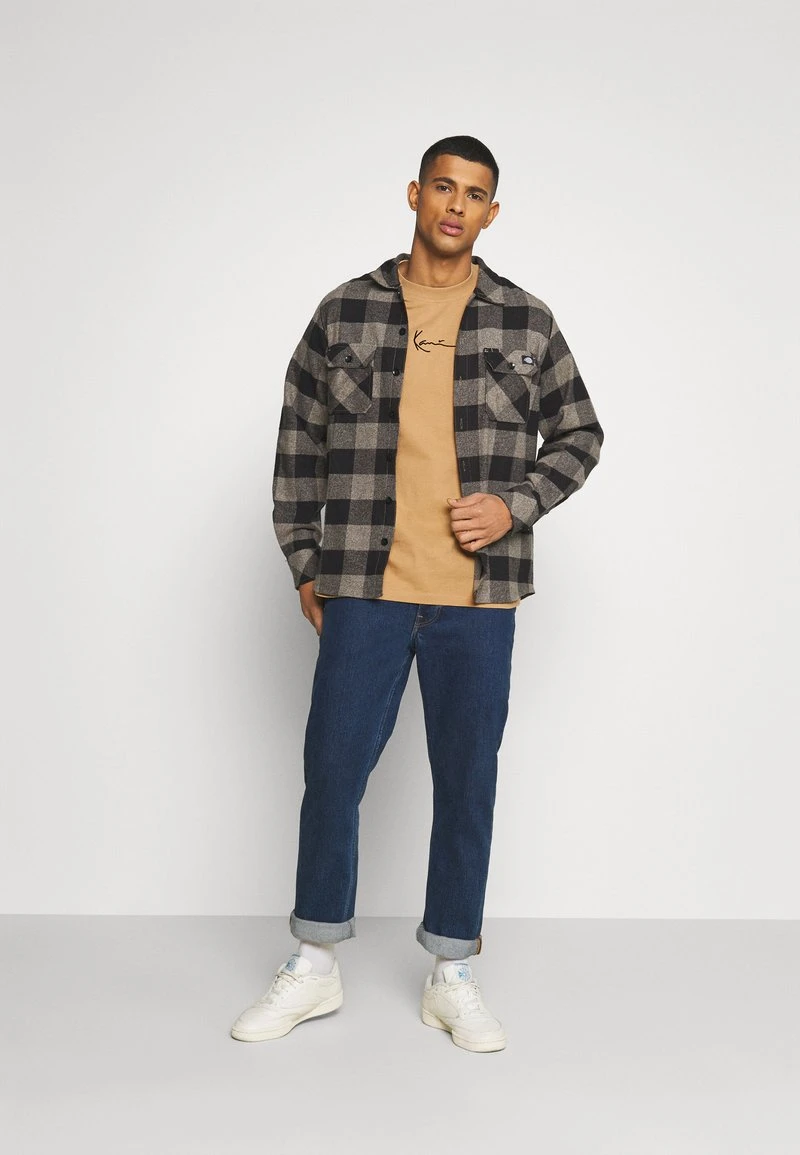 SMALL SIGNATURE TEE UNISEX - T-Shirt print - beige Karl Kani SMALL SIGNATURE TEE UNISEX - T-Shirt Print - Beige -Outlet KARL KANI Store 2f5babc503dc455f9f3e17d5ab8616c3