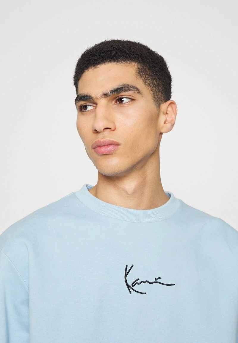 SMALL SIGANTURE CREW UNISEX - Sweatshirt - light blue Karl Kani SMALL SIGANTURE CREW UNISEX - Sweatshirt - Light Blue -Outlet KARL KANI Store 307cdf974cdd4c24924b3f56146e144f