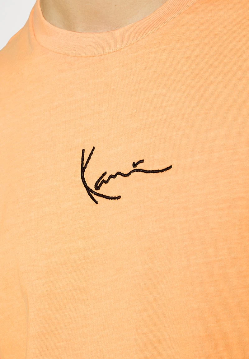 Karl Kani SMALL SIGNATURE WASHED TEE UNISEX - T-Shirt Print - Light Orange 8 Karl Kani SMALL SIGNATURE WASHED TEE UNISEX - T-Shirt Print - Light Orange – Bild 6