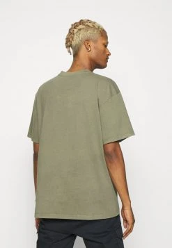 Karl Kani SMALL SIGNATURE BOX WASHED TEE UNISEX - T-Shirt Basic - Green 4 Karl Kani SMALL SIGNATURE BOX WASHED TEE UNISEX - T-Shirt Basic - Green -Outlet KARL KANI Store 3677f6ce61084bfa9cf94d4df85f64a6