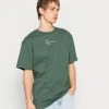 Karl Kani SMALL SIGNATURE TEE UNISEX - T-Shirt Basic - Dark Green 1 Karl Kani SMALL SIGNATURE TEE UNISEX - T-Shirt Basic - Dark Green -Outlet KARL KANI Store 3860513fce3740a086ffd3bee1e82d58