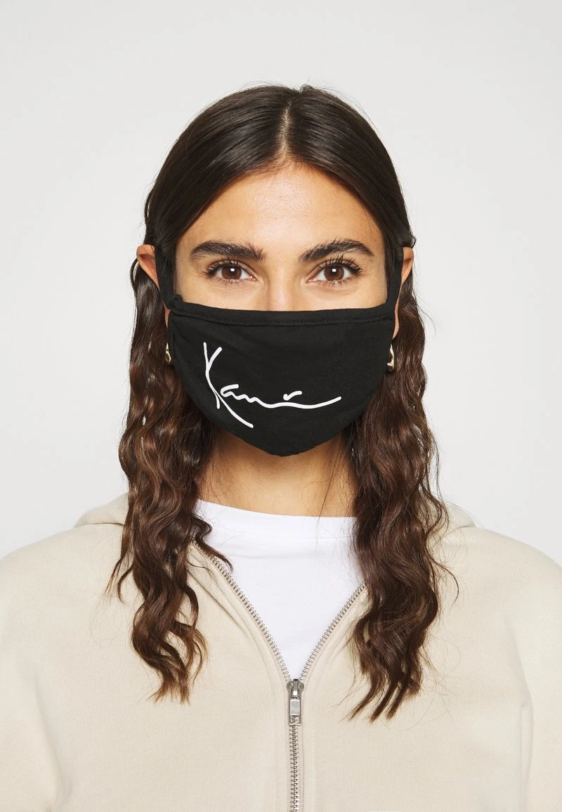 SIGNATURE FACE MASK - Stoffmaske - black Karl Kani SIGNATURE FACE MASK - Stoffmaske - Black, Unisex -Outlet KARL KANI Store 3bc6469647a84c208810435d2389d1a8
