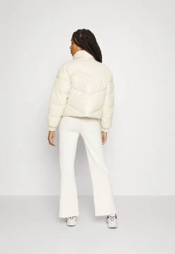 Karl Kani CHEST SIGNATURE PUFFER JACKET - Winterjacke - Light Sand, Damen 4 Karl Kani CHEST SIGNATURE PUFFER JACKET - Winterjacke - Light Sand, Damen -Outlet KARL KANI Store 3c155915bc0a412ab839eef7fdd2419d