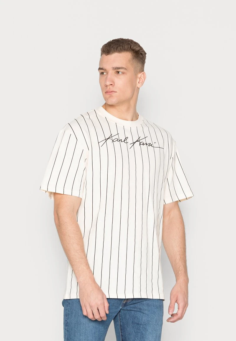 AUTOGRAPH PINSTRIPE TEE UNISEX - T-Shirt basic - cream Karl Kani AUTOGRAPH PINSTRIPE TEE UNISEX - T-Shirt Basic - Cream -Outlet KARL KANI Store 3e2742dc34a443c69e8595bfbf5c0e6b
