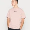 Karl Kani SMALL SIGNATURE WASHED TEE - T-Shirt Basic - Rose, Unisex -Outlet KARL KANI Store 40418ffb0bc3419380112a09c4b2f2c9